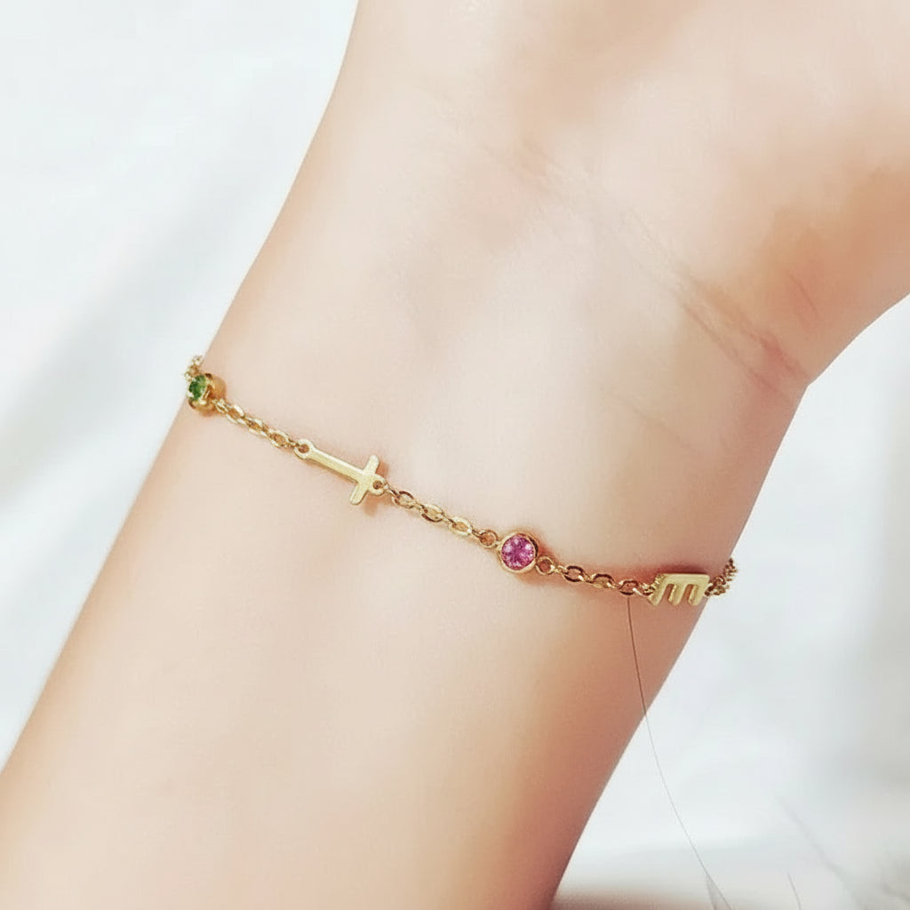 Personalisiertes Geburtsstein-Armband mit Geburtsstein und Anfangsbuchstaben