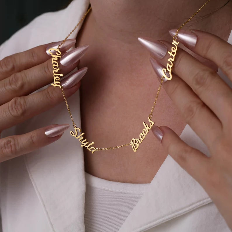 Gepersonaliseerde naamkettingen en sieraden