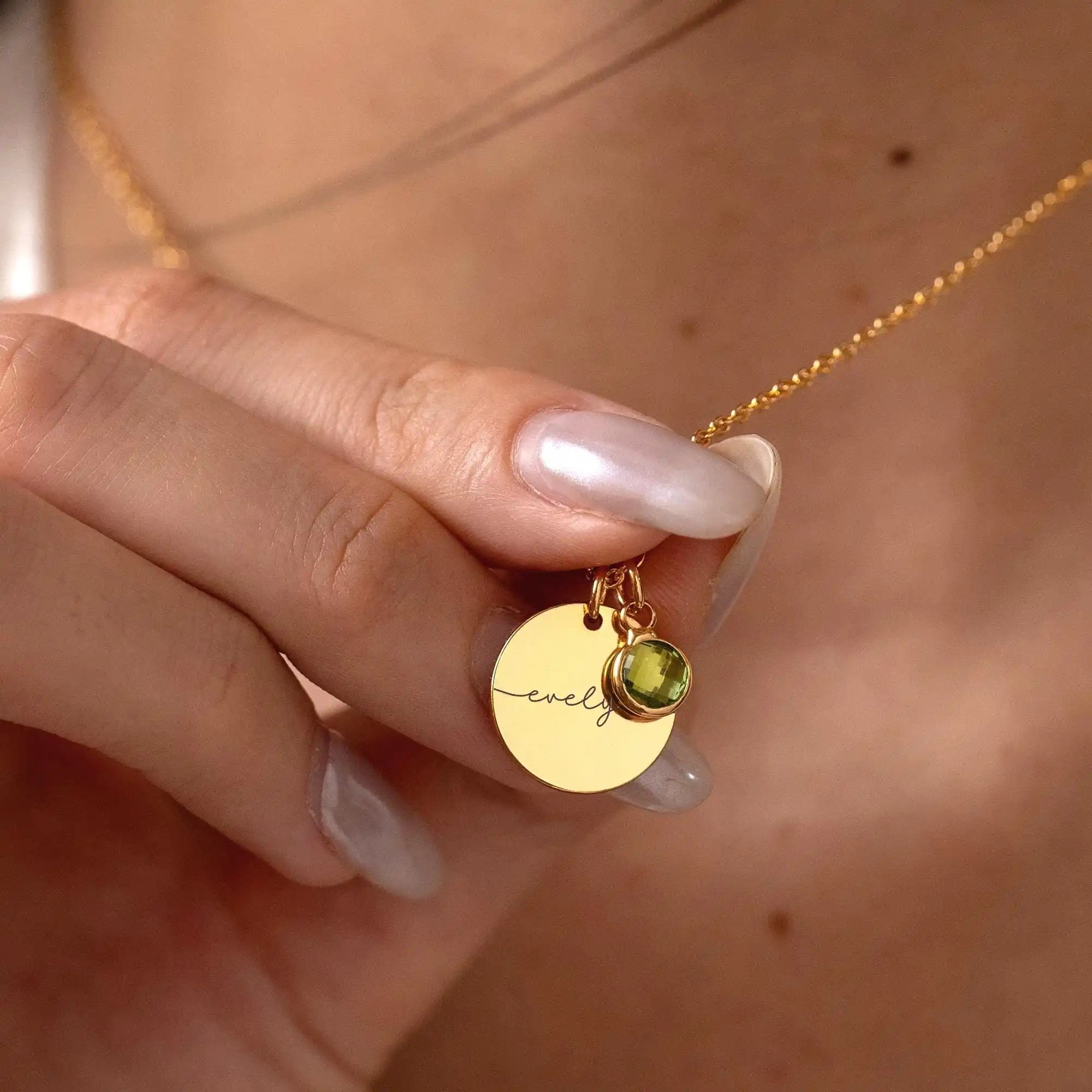 Naamkettingen met gegraveerde geboortesteen 