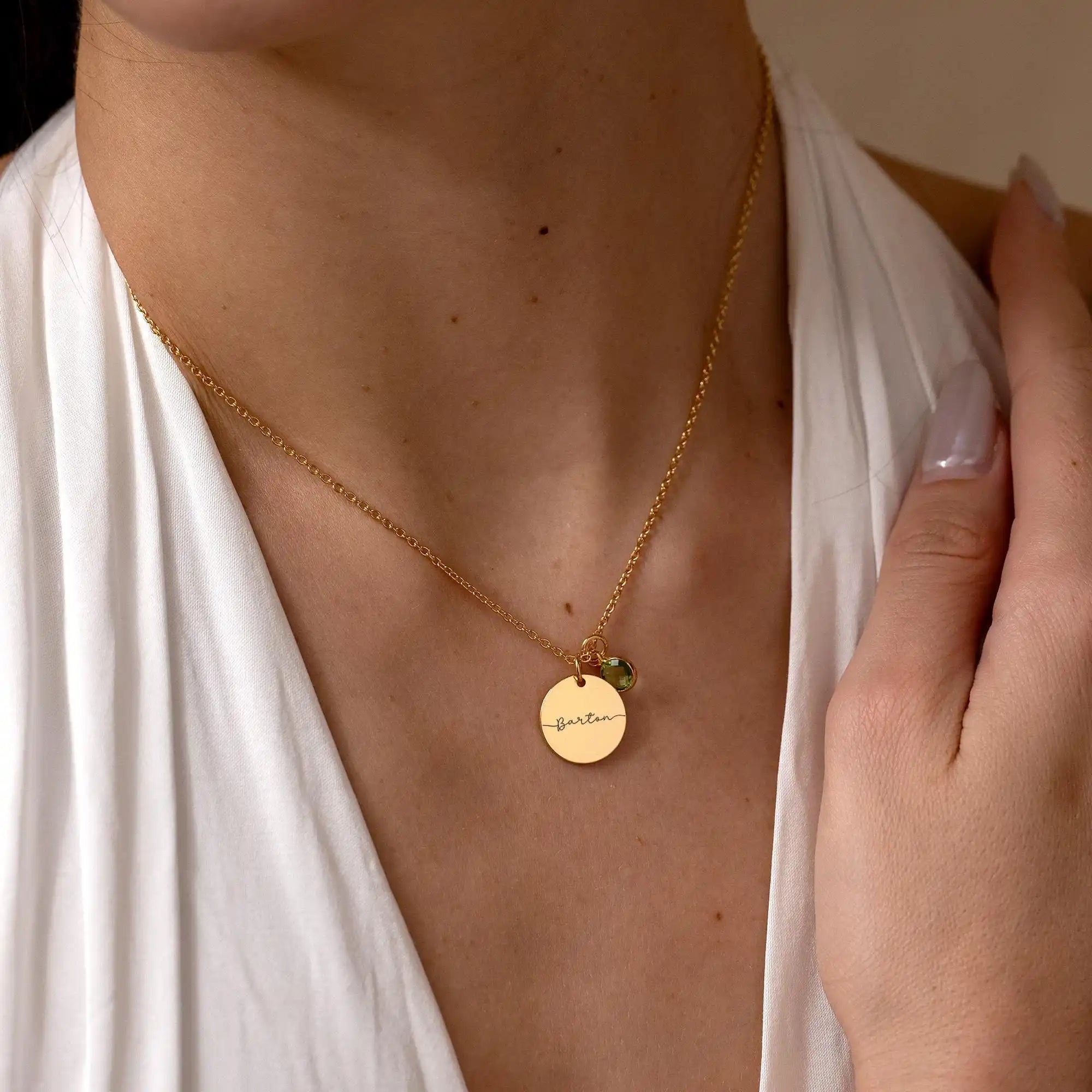 Naamkettingen met gegraveerde geboortesteen 