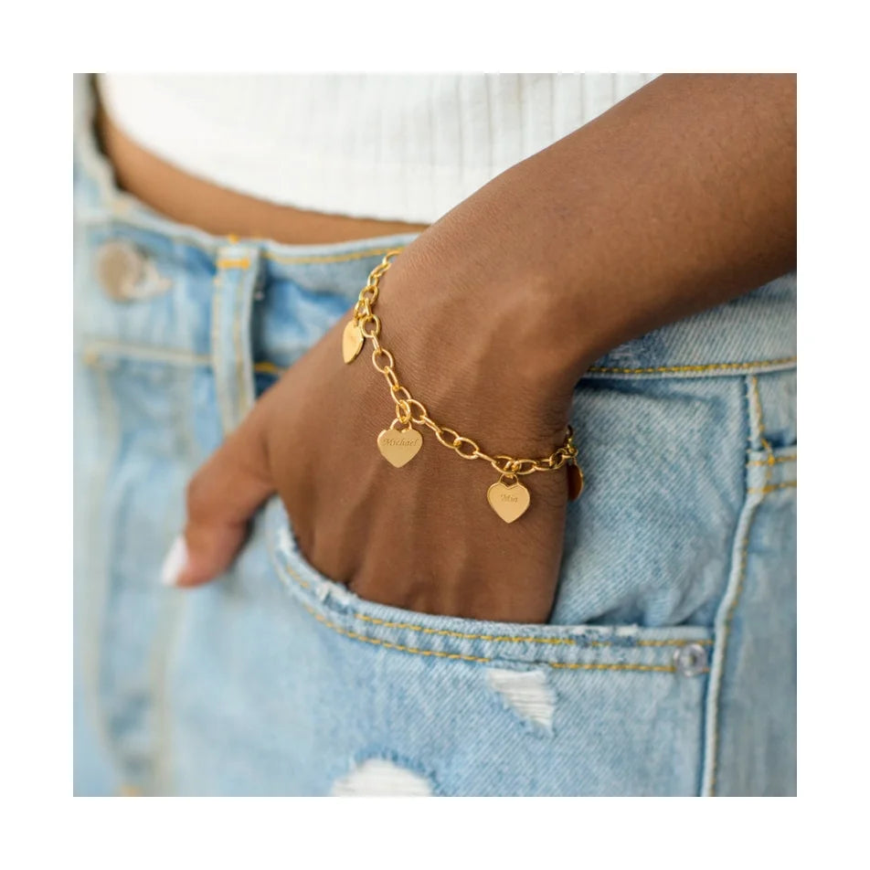 Armband mit graviertem Namensherzanhänger